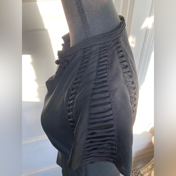 Asian inspired keyhole top with cutout cap sleeves, mandarin collar and peplum - Picture 5 of 8